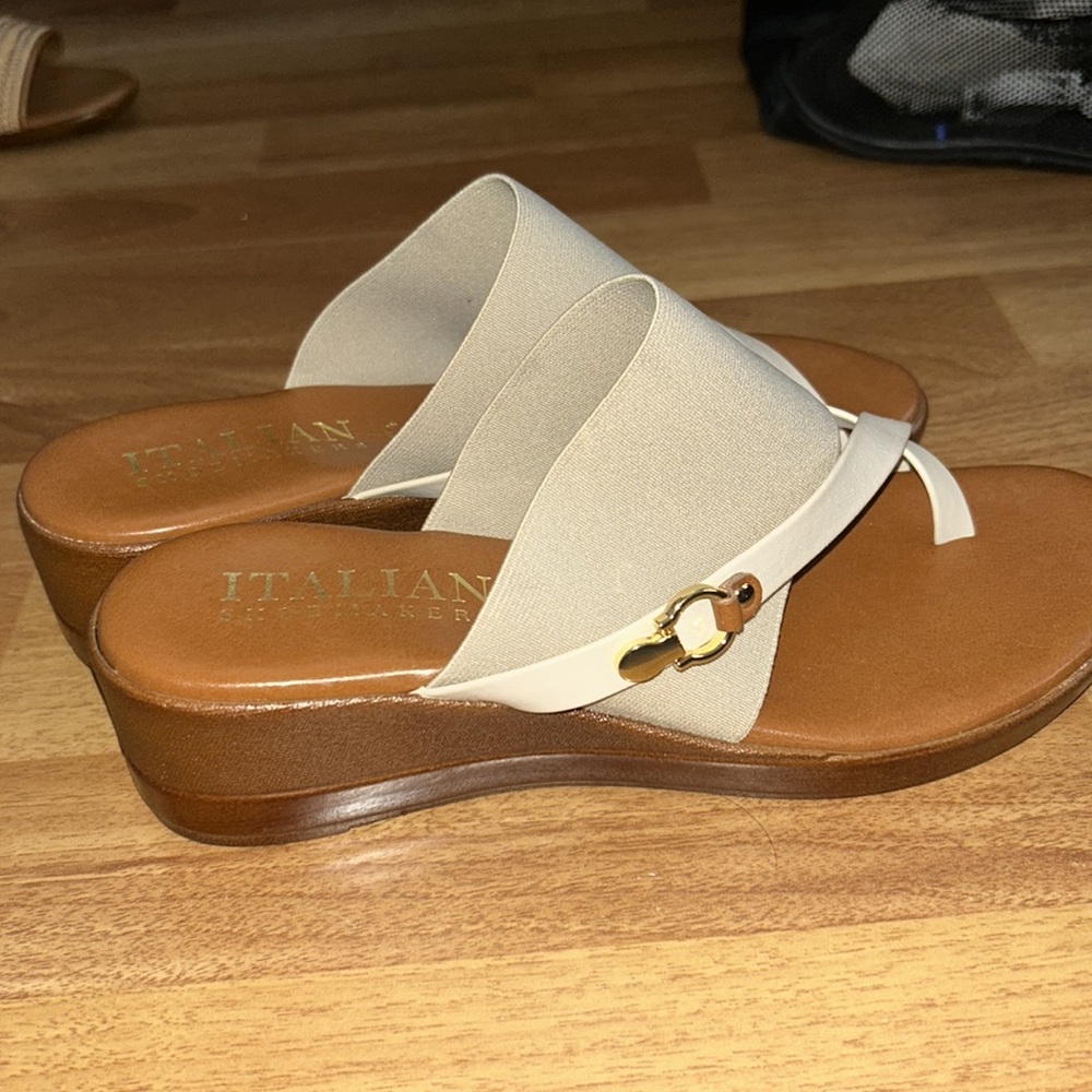 NWOT: Italian shoemaker sandals